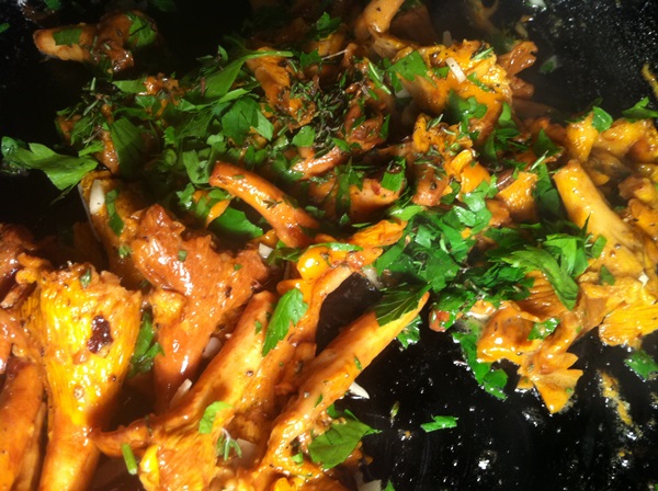 Comment faire cuire les chanterelles dans une poêle à frire