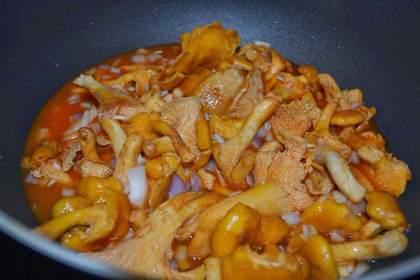Comment faire cuire les chanterelles dans une poêle à frire