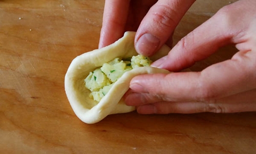 Comment faire cuire des tartes avec des pommes de terre dans le four - une recette photo étape par étape Photo d'une recette de tartes aux pommes de terre