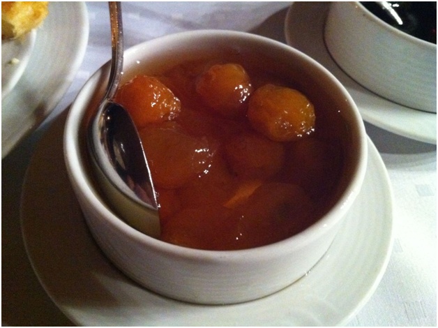 confiture dans une tasse