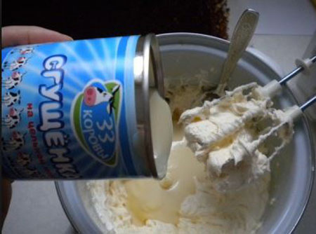 Comment faire une crème pour le capkake: crème pâtissière, fromage et crème de lait condensé, une recette avec une photo