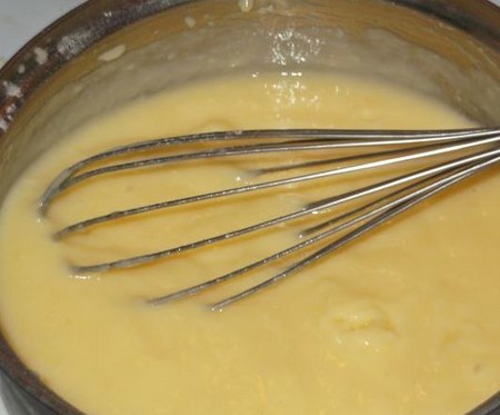 Comment faire une crème pour le capkake: crème pâtissière, fromage et crème de lait condensé, une recette avec une photo