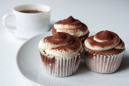 Comment faire une crème pour le capkake: crème pâtissière, fromage et crème de lait condensé, une recette avec une photo