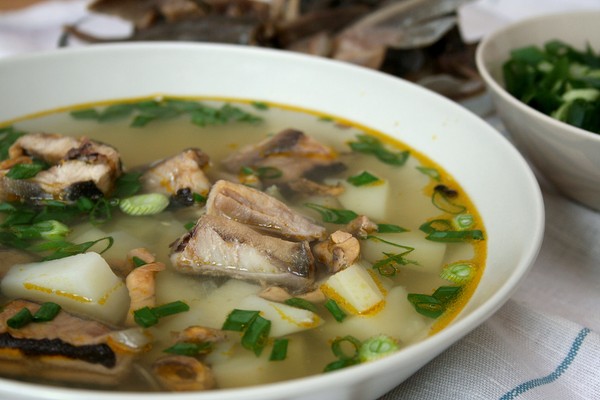 Soupe de saury en conserve: recettes savoureuses et utiles
