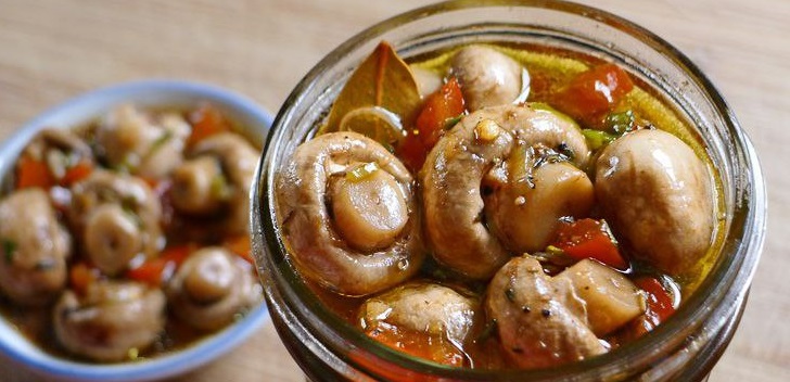 Recette pour les champignons en conserve pour l'hiver