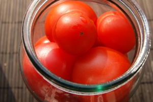Recette simple pour les tomates dans votre propre jus