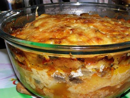 Pommes de terre avec de la viande dans le four: comment cuisiner délicieux?