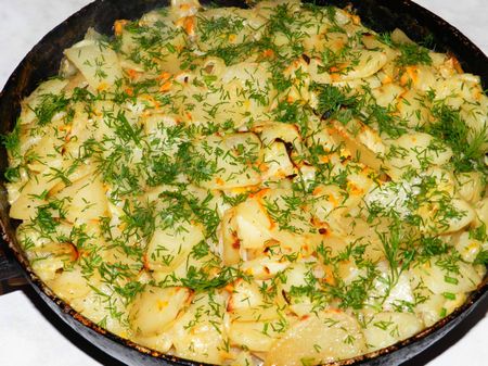 Pommes de terre avec de la viande dans le four: comment cuisiner délicieux?