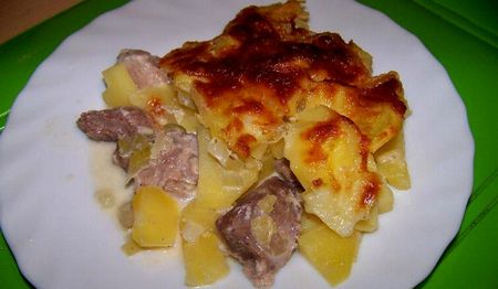 Pommes de terre avec de la viande dans le four: comment cuisiner délicieux?