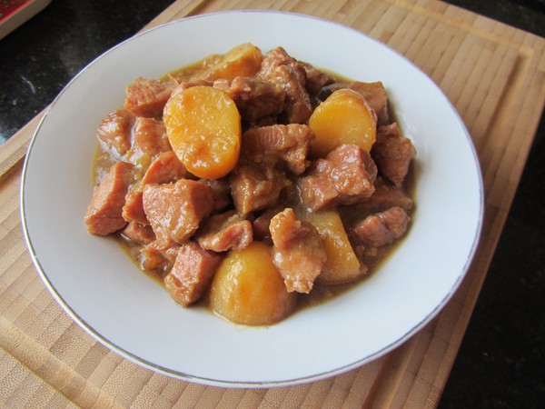 Pommes de terre cuites avec du porc: meilleures recettes