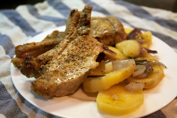 Pommes de terre cuites avec du porc: meilleures recettes