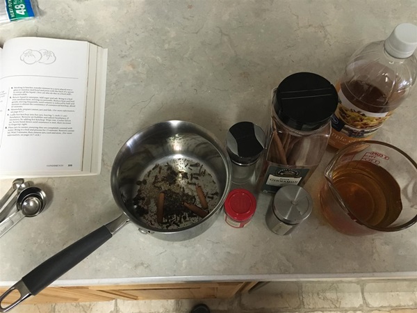 Ketchup à la main de tomates: des recettes étape par étape pour récolter l'hiver