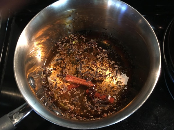 Ketchup à la main de tomates: des recettes étape par étape pour récolter l'hiver