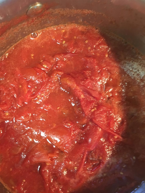 Ketchup à la main de tomates: des recettes étape par étape pour récolter l'hiver