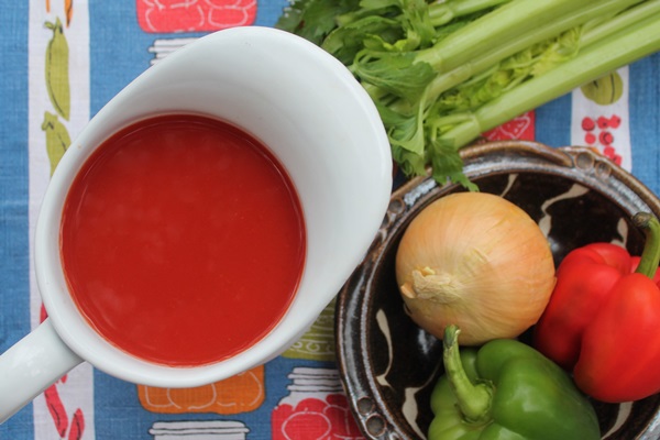 Ketchup à la main de tomates: des recettes étape par étape pour récolter l'hiver