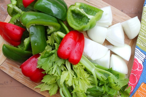 Ketchup à la main de tomates: des recettes étape par étape pour récolter l'hiver