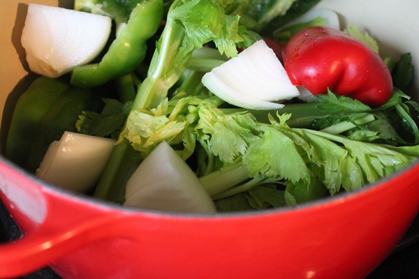 Ketchup à la main de tomates: des recettes étape par étape pour récolter l'hiver