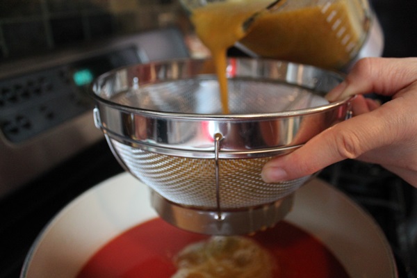 Ketchup à la main de tomates: des recettes étape par étape pour récolter l'hiver