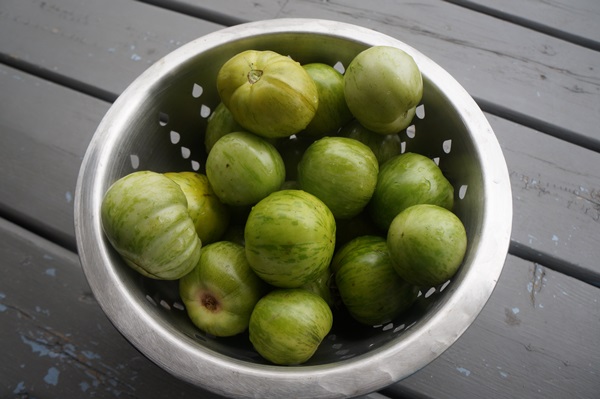 Ketchup à la main de tomates: des recettes étape par étape pour récolter l'hiver