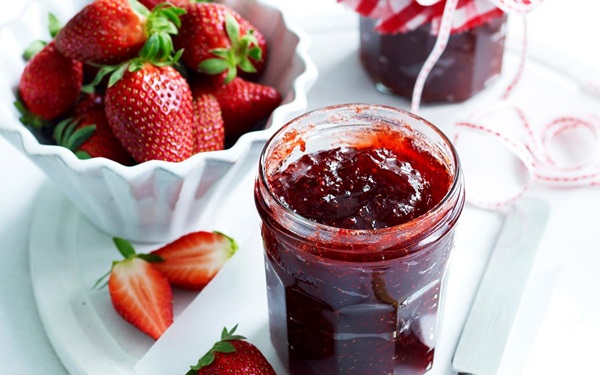 Délicieuse confiture de fraise épaisse, recettes pour l'hiver