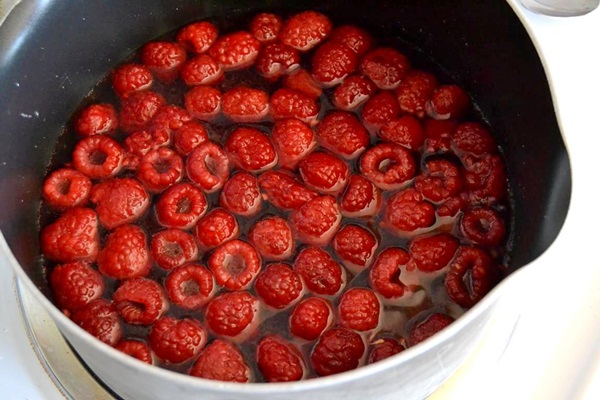 Délicieuse compote de framboises pour l'hiver