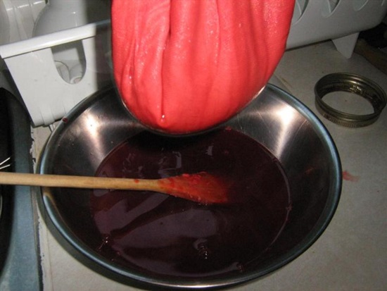 Compote parfumée de cerises dans une poêle et multivark - recette