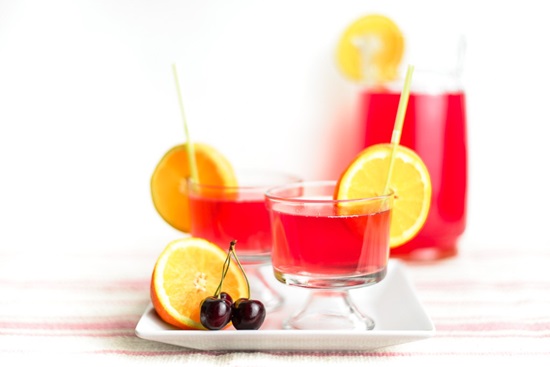 Compote parfumée de cerises dans une poêle et multivark - recette