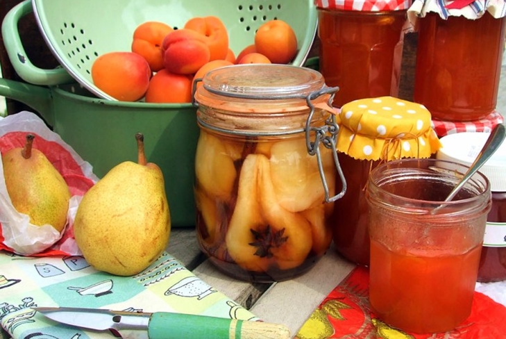 Poires en conserve au sirop pour l'hiver - recette photo comment cuisiner