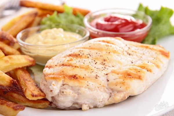 Poitrine de poulet dans un multivarié: Recettes pour faire des aliments délicieux et rapides