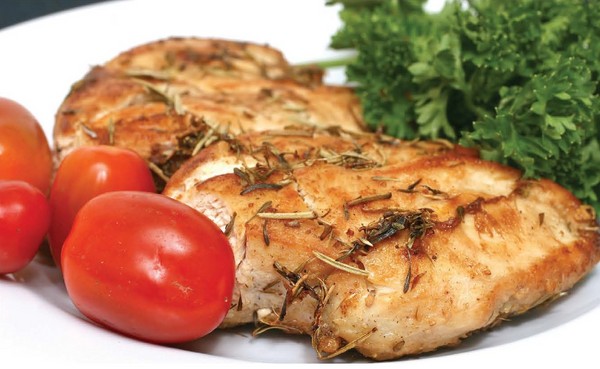 Poitrine de poulet dans un multivarié: Recettes pour faire des aliments délicieux et rapides