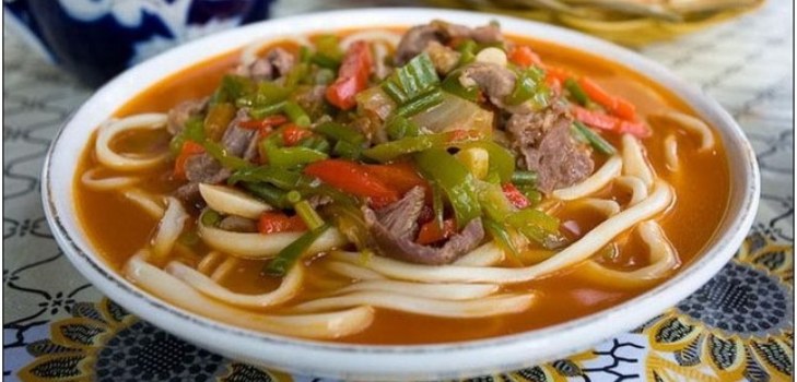 lagman sur une plaque