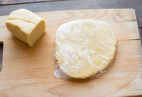 Recette facile pour les biscuits du Nouvel An avec des épices