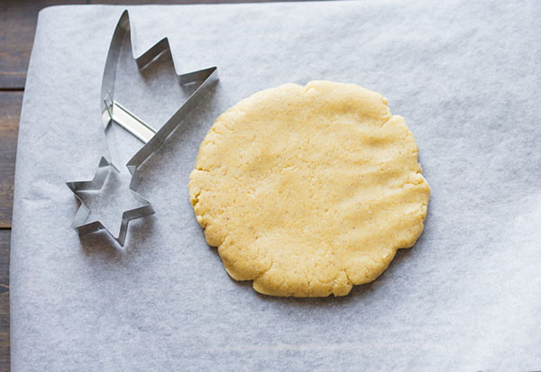 Recette facile pour les biscuits du Nouvel An avec des épices