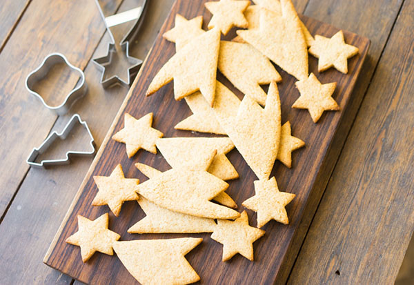 Recette facile pour les biscuits du Nouvel An avec des épices
