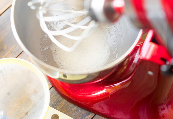 Recette facile pour les biscuits du Nouvel An avec des épices