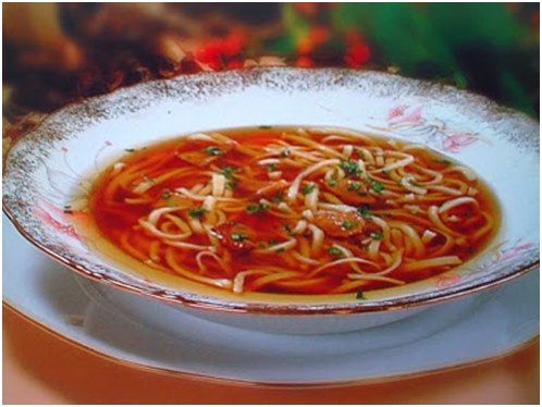 soupe dans une assiette