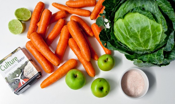 Chou mariné pour l'hiver - croustillant, en saumure, savoureux, avec de l'aspirine, en canettes, sans stérilisation, sous des couvertures de fer