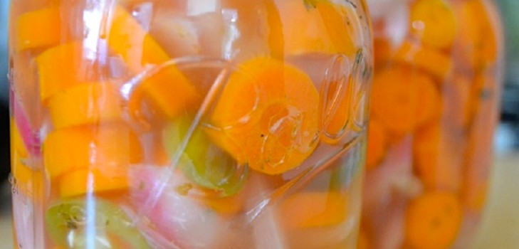 Carottes pour l'hiver en canettes - en coréen, lecho, salade, vinaigrette - recettes très savoureuses avec des oignons, des betteraves, du poivre. Comment garder les carottes pour l'hiver à la maison