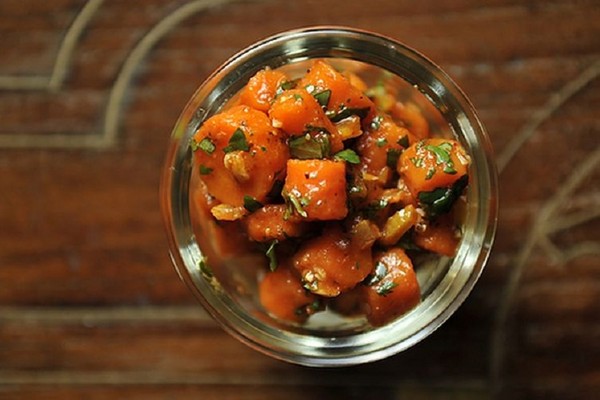 Carottes pour l'hiver en canettes - en coréen, lecho, salade, vinaigrette - recettes très savoureuses avec des oignons, des betteraves, du poivre. Comment garder les carottes pour l'hiver à la maison