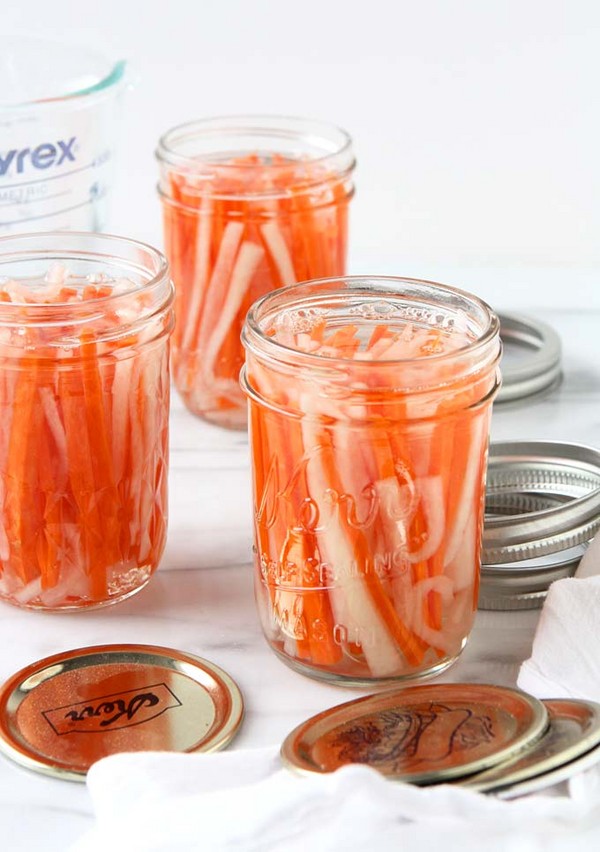 Carottes pour l'hiver en canettes - en coréen, lecho, salade, vinaigrette - recettes très savoureuses avec des oignons, des betteraves, du poivre. Comment garder les carottes pour l'hiver à la maison
