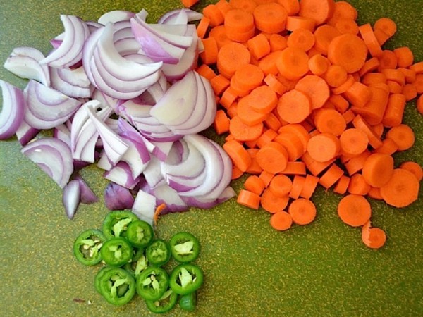 Carottes pour l'hiver en canettes - en coréen, lecho, salade, vinaigrette - recettes très savoureuses avec des oignons, des betteraves, du poivre. Comment garder les carottes pour l'hiver à la maison