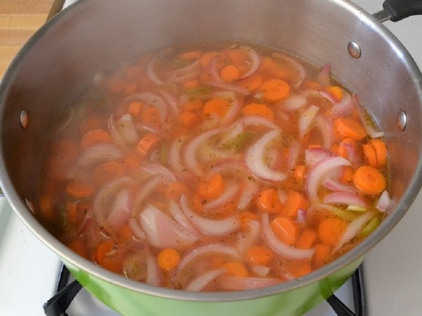 Carottes pour l'hiver en canettes - en coréen, lecho, salade, vinaigrette - recettes très savoureuses avec des oignons, des betteraves, du poivre. Comment garder les carottes pour l'hiver à la maison