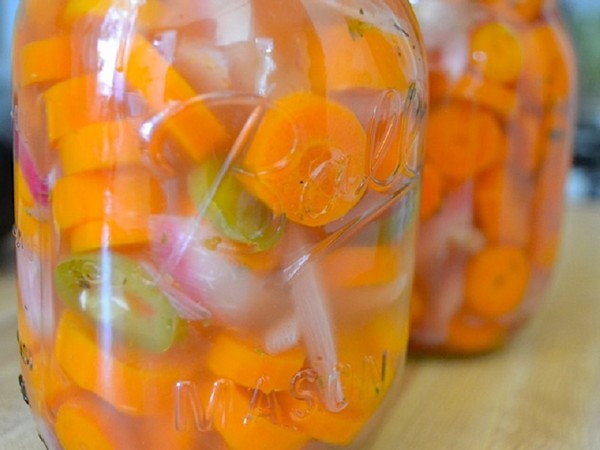 Carottes pour l'hiver en canettes - en coréen, lecho, salade, vinaigrette - recettes très savoureuses avec des oignons, des betteraves, du poivre. Comment garder les carottes pour l'hiver à la maison