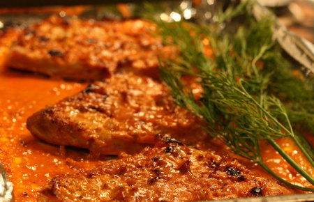 viande avec des légumes verts