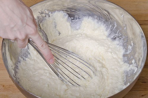 mélange après fouetter battre les oeufs