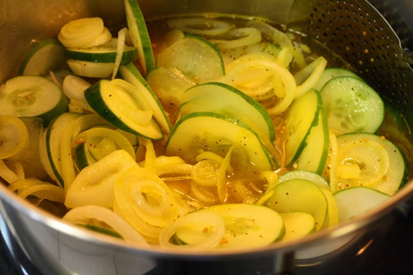 Des recettes simples pour la conservation des concombres pour l'hiver sans vinaigre