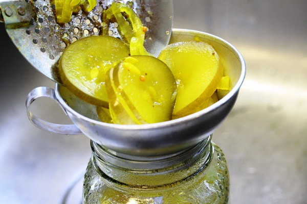 Des recettes simples pour la conservation des concombres pour l'hiver sans vinaigre