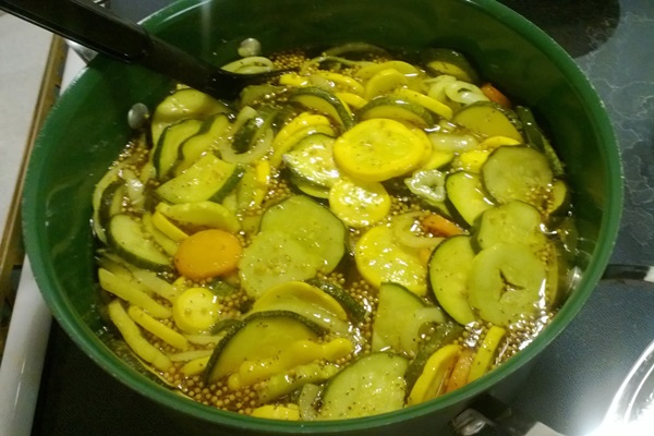 Des recettes simples pour la conservation des concombres pour l'hiver sans vinaigre
