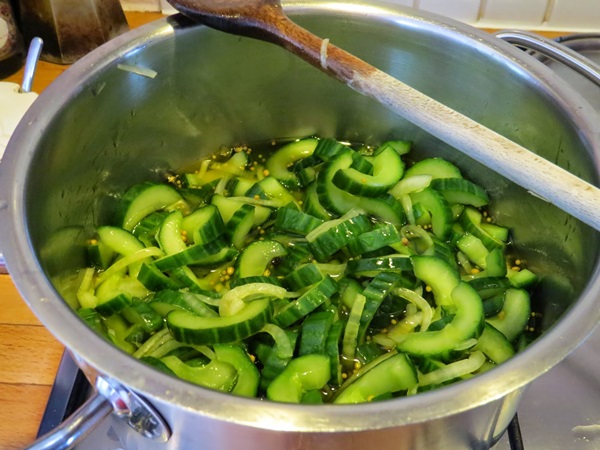 Des recettes simples pour la conservation des concombres pour l'hiver sans vinaigre