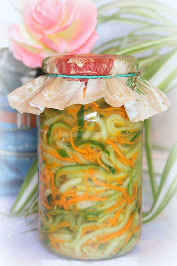 Concombres en coréen pour l'hiver - recettes avec des carottes, de la viande, sans stérilisation. Salade de concombres en coréen pour l'hiver de la cuisson rapide